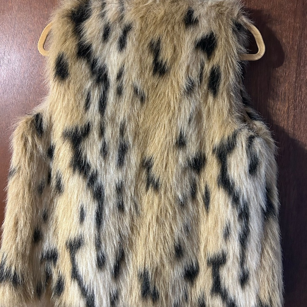 Faux Fur Vest in Leopard Print.